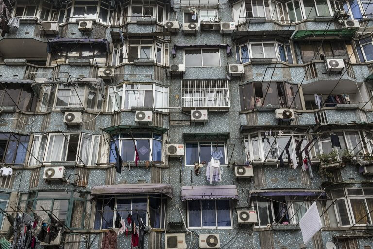Read more about the article 住戶在天井平台加裝冷氣是否可以？